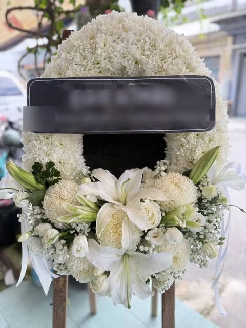 พวงหรีดลิลลี่ โทนขาวครีม