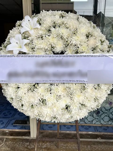 พวงหรีดลิลลี่ โทนขาวครีม