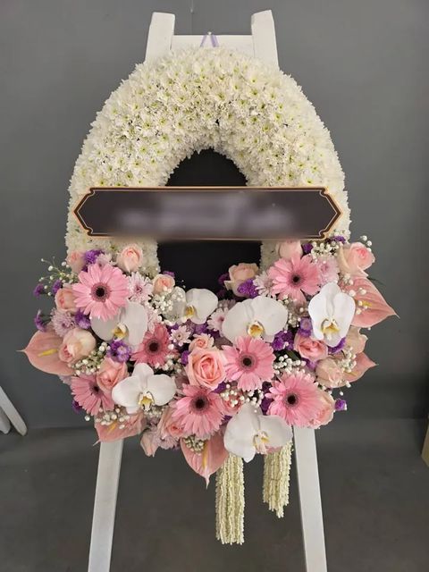 พวงหรีดกล้วยไม้ โทนขาวชมพู