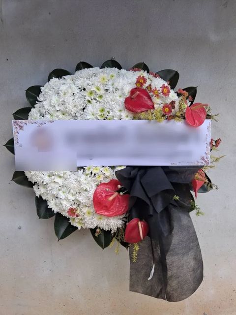 พวงหรีดหน้าวัว โทนขาวชมพู