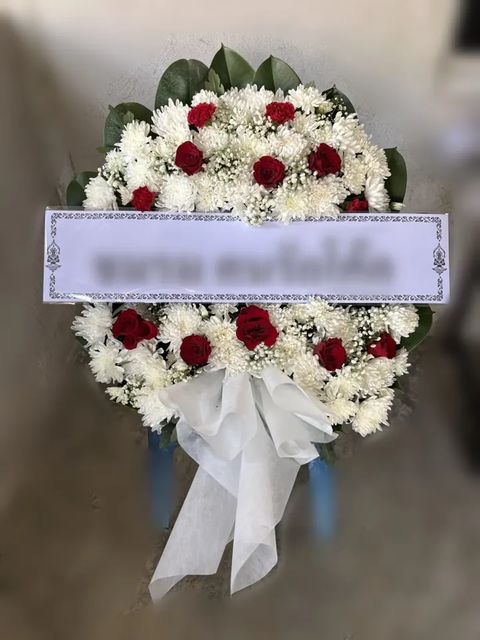 พวงหรีดกุหลาบ โทนขาวแดง