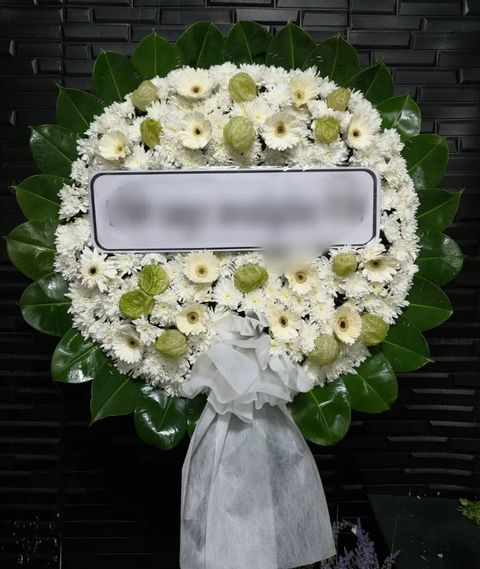 พวงหรีดเยอบีร่า โทนครีมเขียว