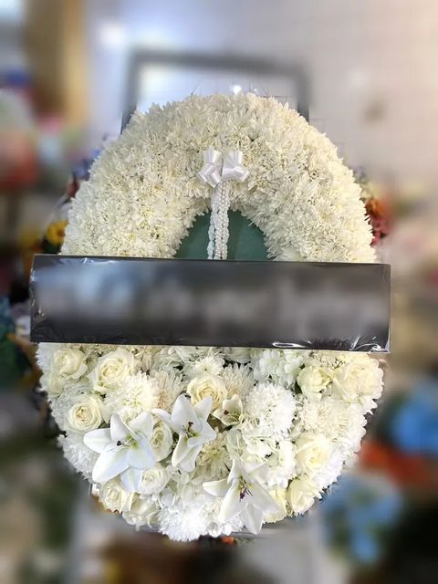 พวงหรีดลิลลี่ โทนขาวเขียว