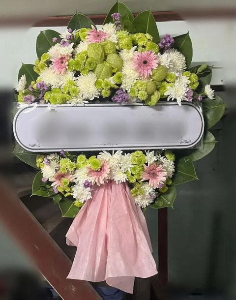 พวงหรีดเยอบีร่า โทนเขียวขาวชมพู