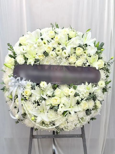 พวงหรีดลิลลี่ โทนขาวเขียว