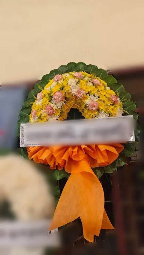 พวงหรีดคาร์เนชั่น โทนส้มขาว