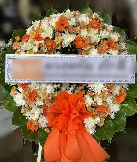 พวงหรีดเยอบีร่า โทนส้มขาว