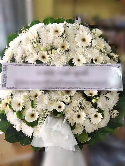 พวงหรีดเยอบีร่า โทนขาวล้วน