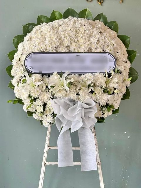 พวงหรีดลิลลี่ โทนขาวเขียว