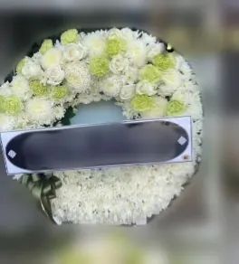 พวงหรีดกุหลาบ โทนเขียวครีมขาว