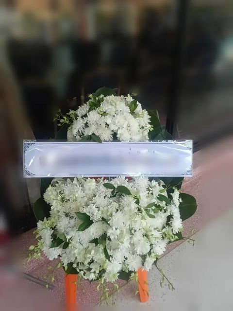 พวงหรีดกล้วยไม้ โทนขาวเขียว