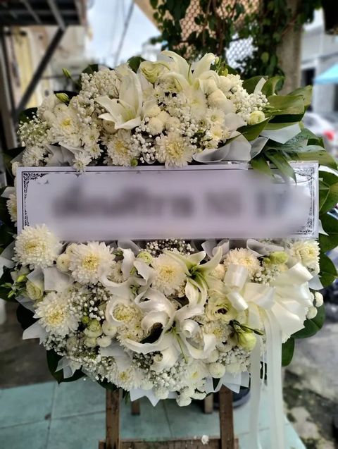 พวงหรีดลิลลี่ โทนขาวล้วน