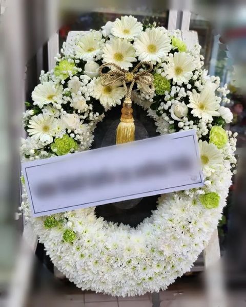 พวงหรีดกุหลาบ โทนเขียวขาว