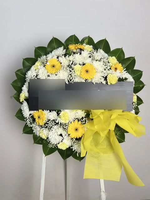 พวงหรีดเยอบีร่า โทนขาวเหลืองเขียว