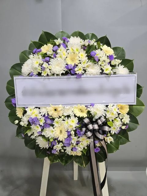 พวงหรีดเยอบีร่า โทนเหลืองขาวม่วง