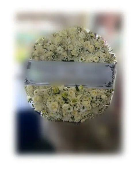 พวงหรีดกุหลาบ โทนครีม
