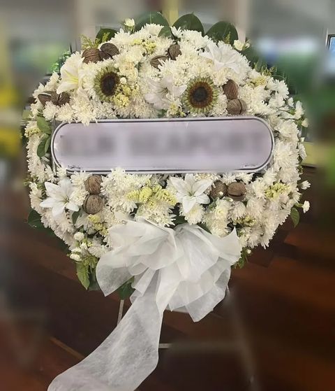 พวงหรีดลิลลี่ โทนขาวเขียว