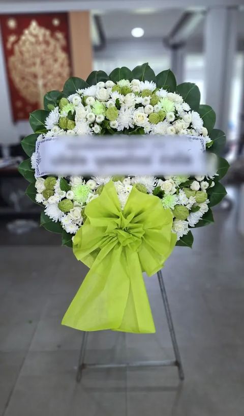 พวงหรีดกุหลาบ โทนเขียวขาว