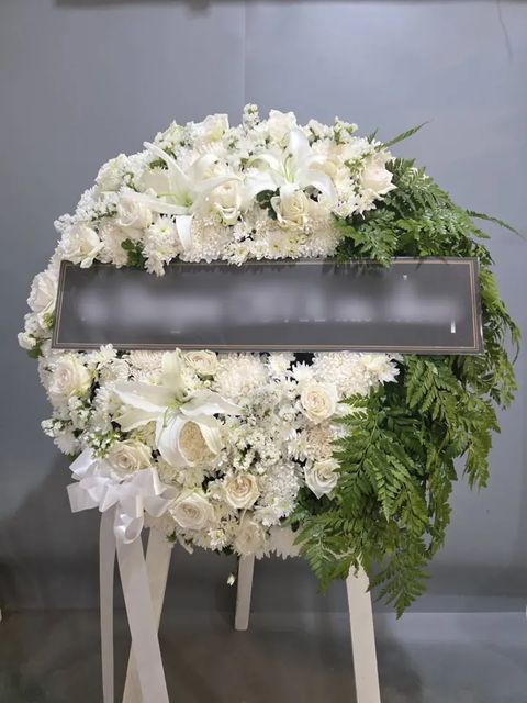 พวงหรีดลิลลี่ โทนครีม