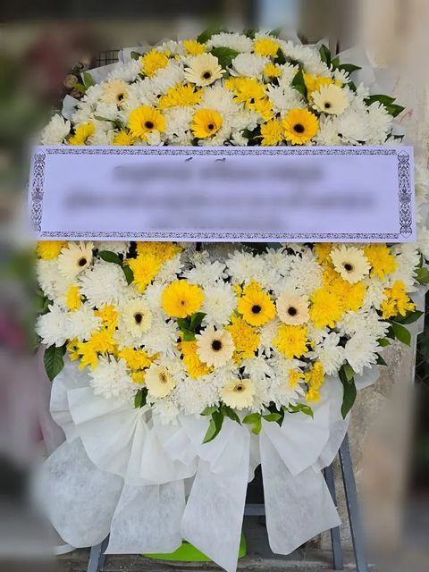พวงหรีดเยอบีร่า โทนเหลืองขาว