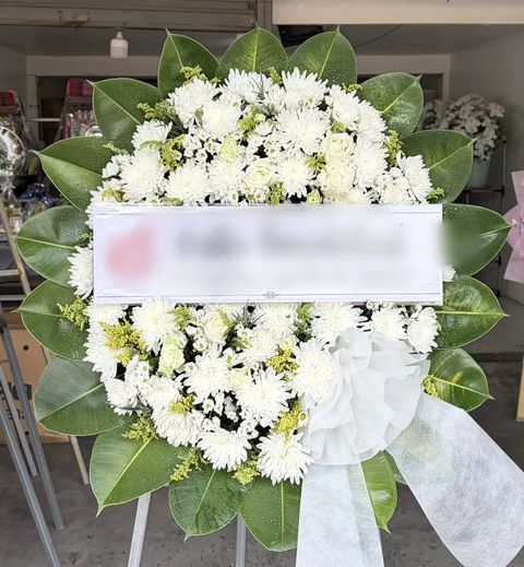 พวงหรีดกุหลาบ โทนขาวเขียว