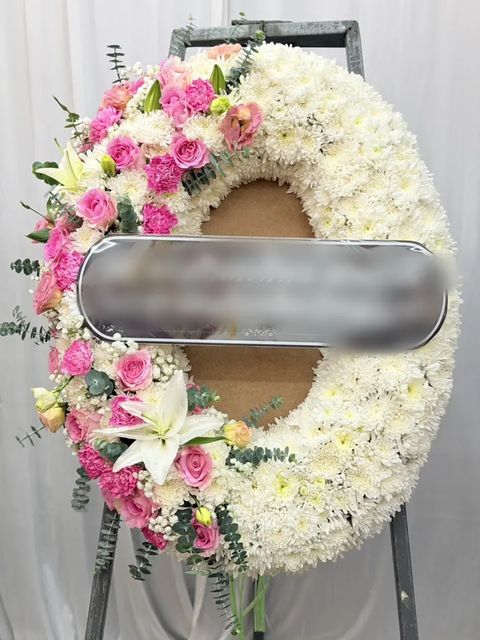 พวงหรีดลิลลี่ โทนขาวชมพูเขียว