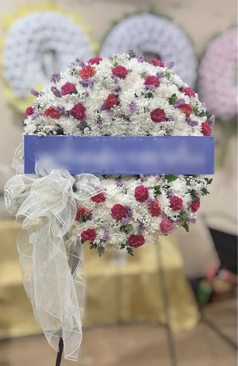 พวงหรีดคาร์เนชั่น โทนขาวแดง