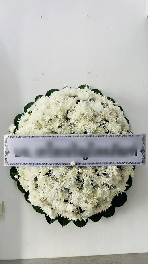 พวงหรีดดอกไม้สด โทนขาวเขียว