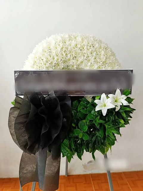 พวงหรีดลิลลี่ โทนขาวล้วน