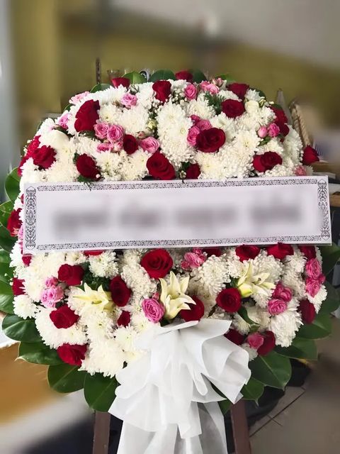 พวงหรีดลิลลี่ โทนขาวชมพู
