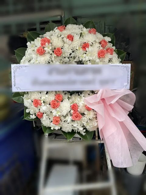 พวงหรีดกล้วยไม้ โทนขาวส้ม