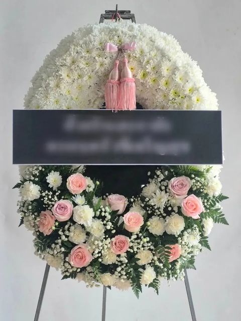 พวงหรีดกุหลาบ โทนขาวชมพูครีม