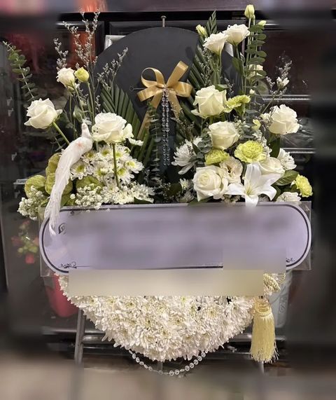 พวงหรีดลิลลี่ โทนขาวเขียว