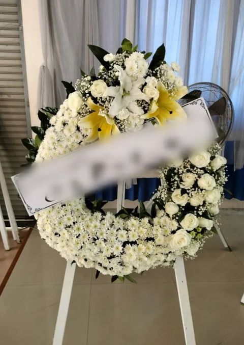 พวงหรีดลิลลี่ โทนขาวเขียว
