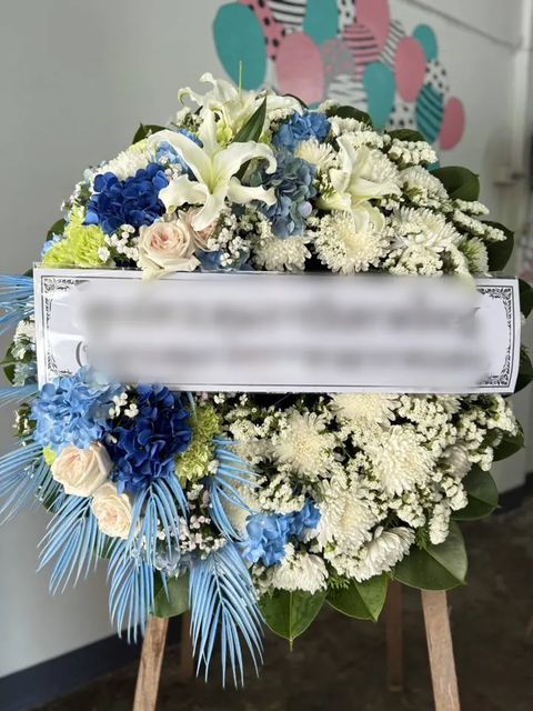 พวงหรีดลิลลี่ โทนฟ้าขาว