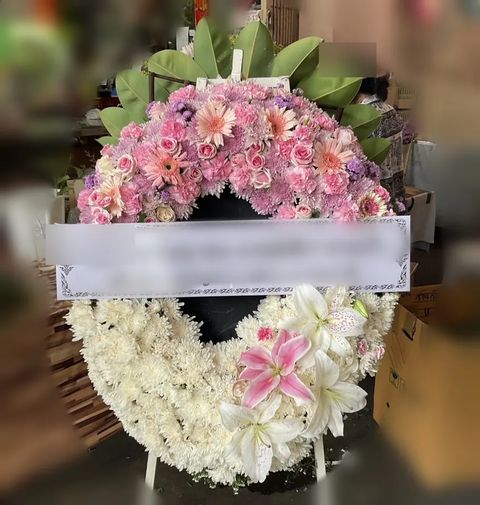 พวงหรีดลิลลี่ โทนขาวชมพู
