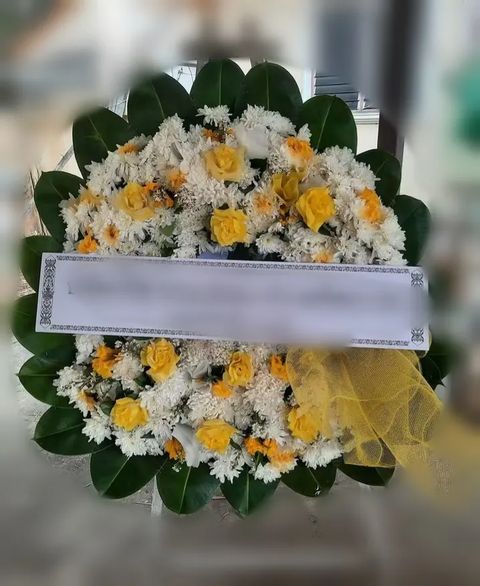 พวงหรีดกุหลาบ โทนเหลืองขาว