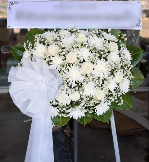 พวงหรีดกุหลาบ โทนขาวเขียว