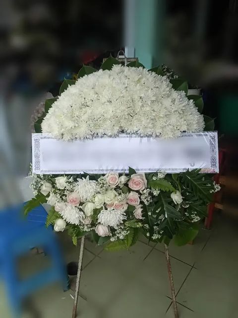 พวงหรีดกุหลาบ โทนขาวชมพูเขียว