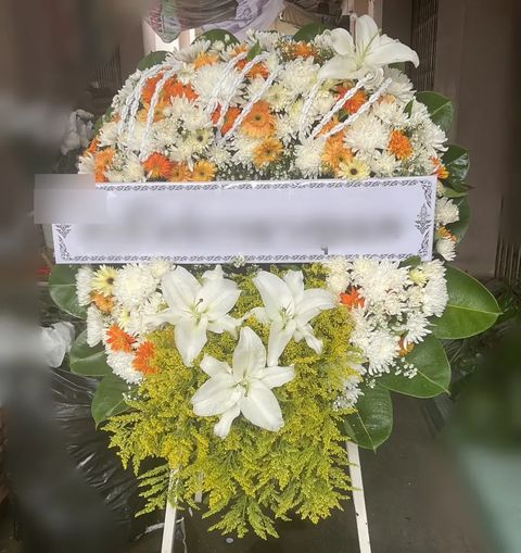 พวงหรีดลิลลี่ โทนขาวเขียวชมพู