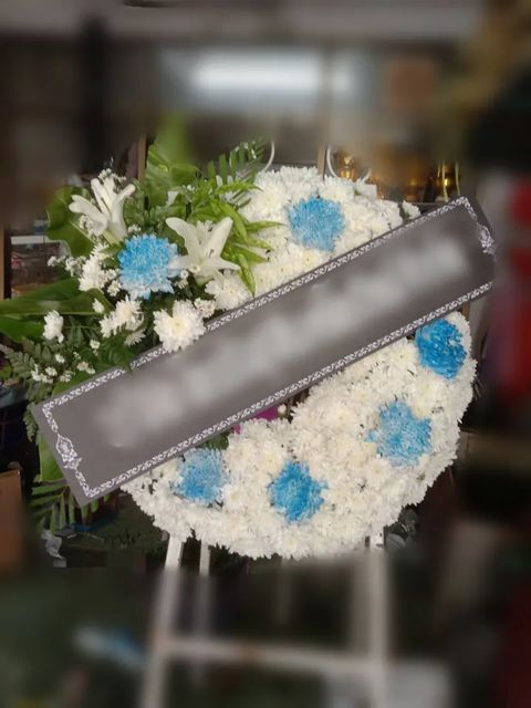 พวงหรีดลิลลี่ โทนขาวฟ้า