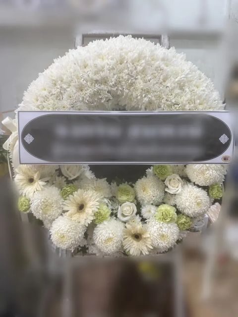 พวงหรีดกุหลาบ โทนขาวเขียว