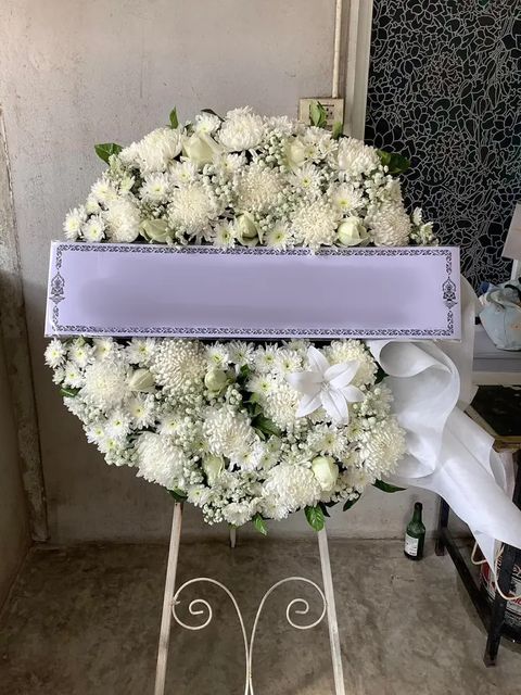 พวงหรีดลิลลี่ โทนขาวเขียว