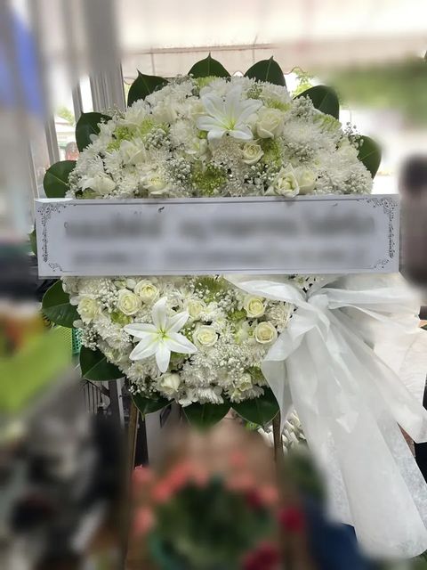 พวงหรีดลิลลี่ โทนขาวเขียว