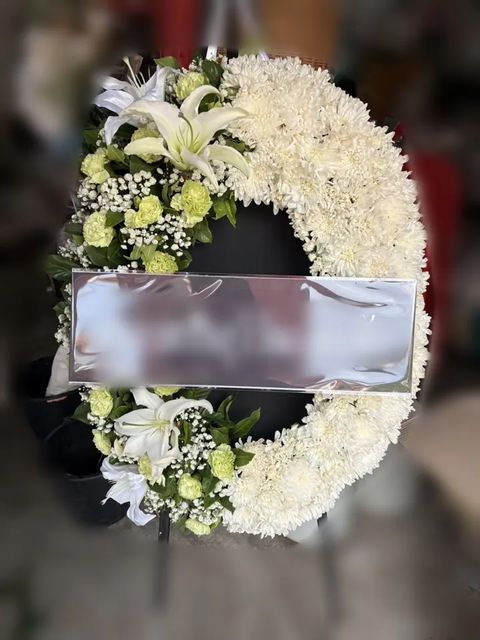 พวงหรีดลิลลี่ โทนขาวเขียว