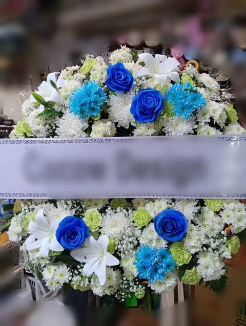 พวงหรีดลิลลี่ โทนฟ้าขาว