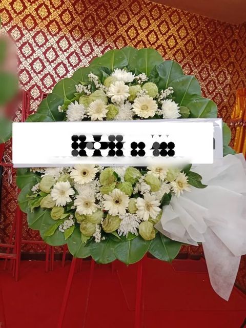 พวงหรีดเยอบีร่า โทนขาวเขียว