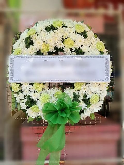พวงหรีดคาร์เนชั่น โทนเขียวขาว