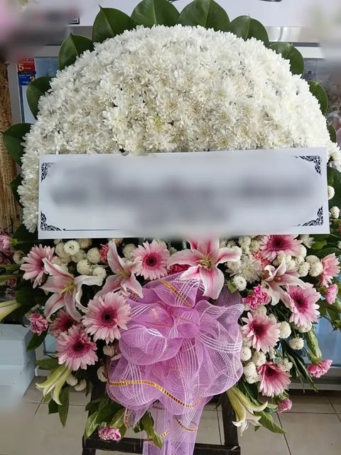 พวงหรีดลิลลี่ โทนขาวชมพู
