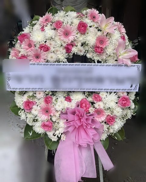 พวงหรีดลิลลี่ โทนขาวล้วน